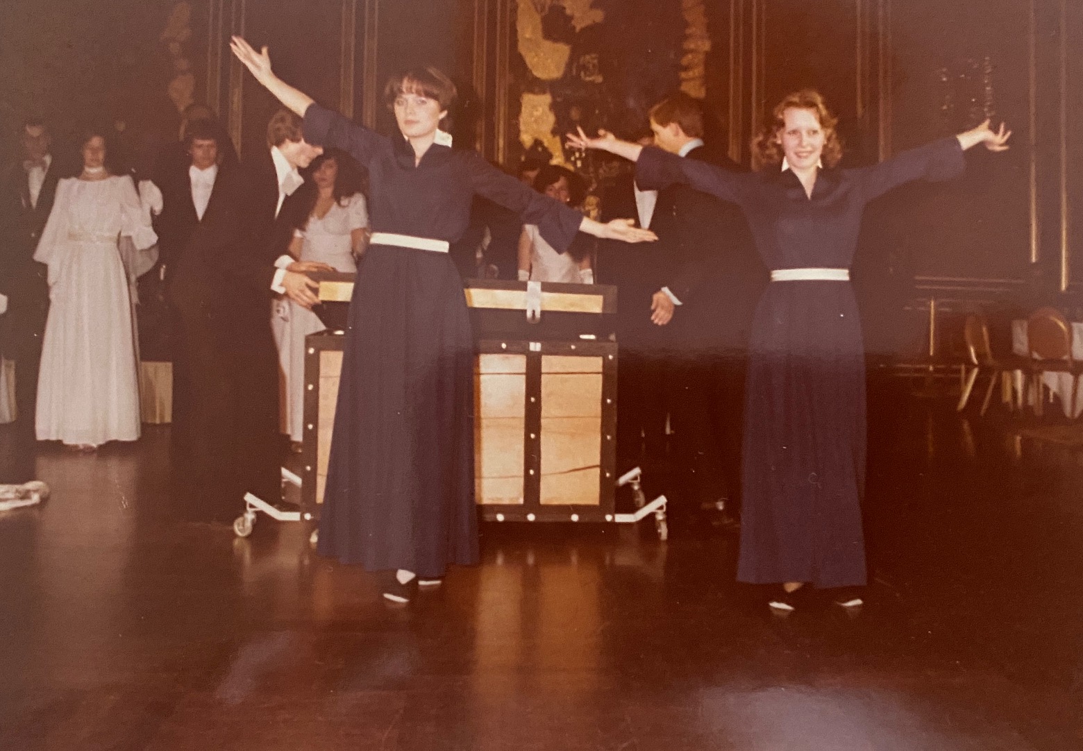 Ball der Magier Assistentinnen Vroni und Monika