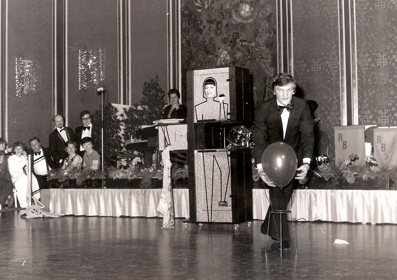 Ball der Magier Zig Zack Illusion Willi Seidl